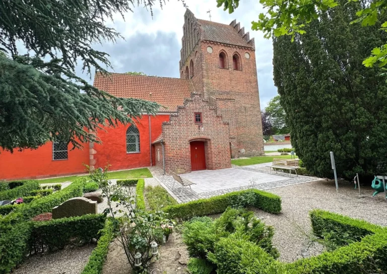 Herstedøster Kirke i Albertslund til kirkelig begravelse og bisættelse