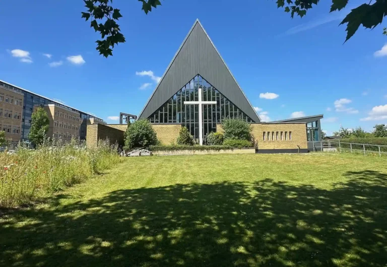 Husumvold Kirke nær Brønshøj brugt til kirkelig ceremoni og bisættelse