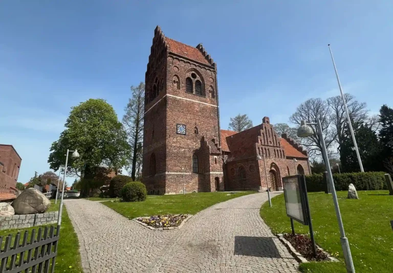 Glostrup Kirke i Glostrup ved kirkelig begravelse og ceremoni