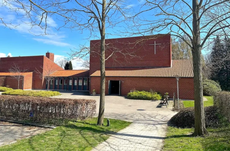 Helsing&oslash;r Kirkeg&aring;rds Kapel ved Helsing&oslash;r Kirkeg&aring;rd til ceremoni og bis&aelig;ttelse
