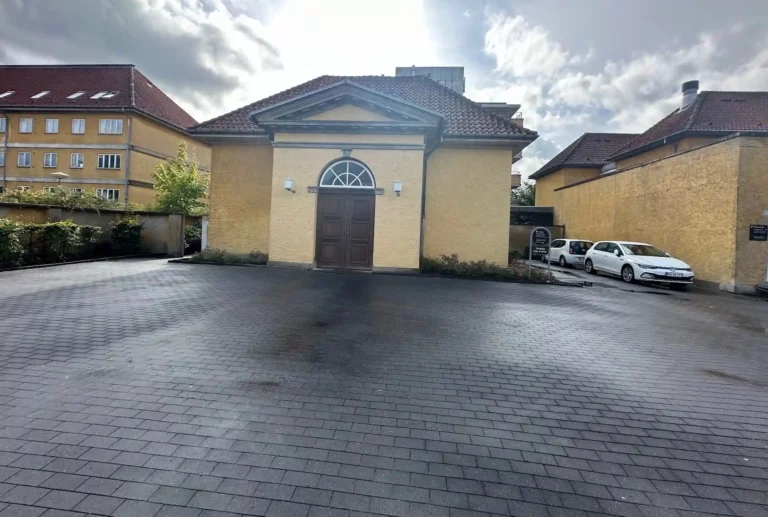 Hiller&oslash;d Hospitals Kapel i Hiller&oslash;d ved enkel afskedsceremoni