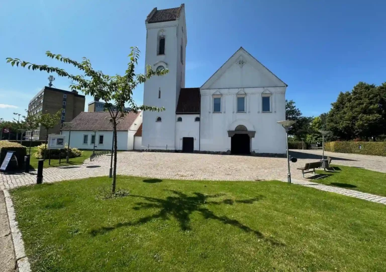 Taastrup Nykirke i Taastrup til kirkelig begravelse og bisættelse