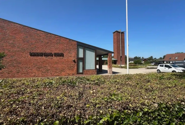 Rønnevang Kirke i Taastrup som ramme om ceremoni og bisættelse