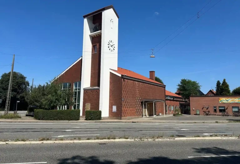 Adventskirken i Vanl&oslash;se som ramme om bis&aelig;ttelse eller begravelse