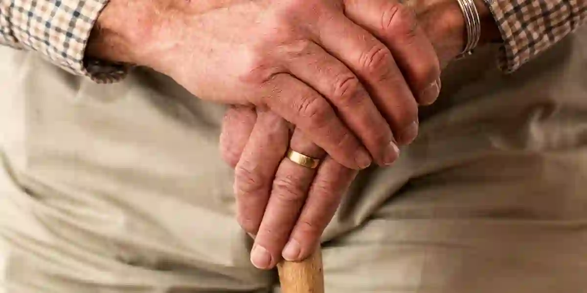 Pension ved dødsfald vist ved ældre mand