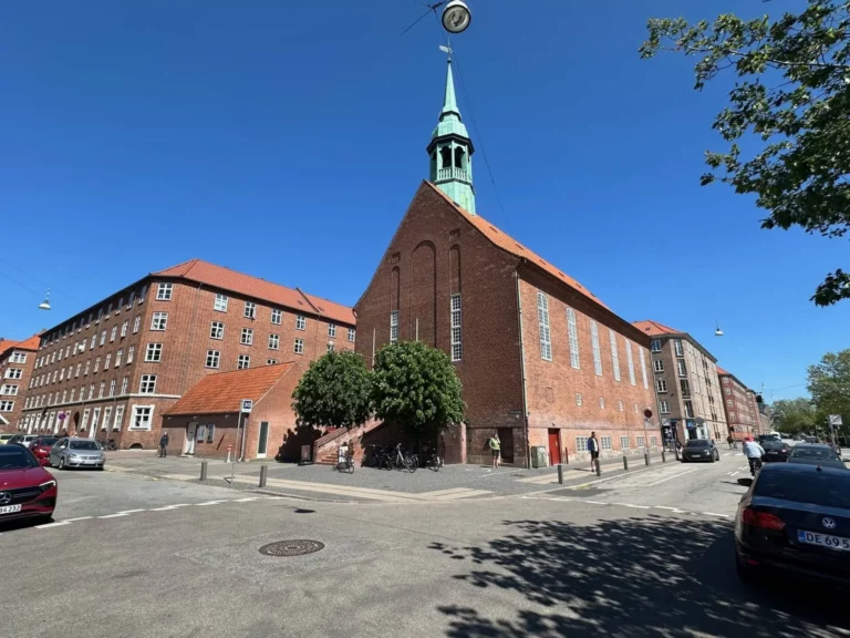 Allehelgens Kirke på Amager ved begravelse og kirkelig ceremoni