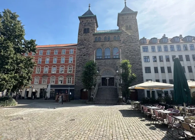 Eliaskirken ved Vesterbros Torv på Vesterbro til ceremoni og bisættelse