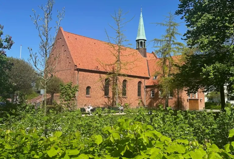 Flintholm Kirke på Frederiksberg som ramme om begravelse og bisættelse