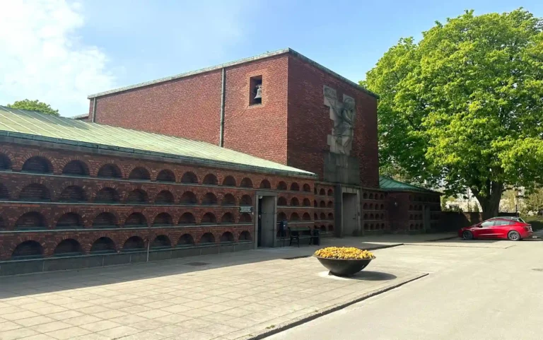 Søndermark Krematoriums Kapel på Frederiksberg til bisættelse og ceremoni