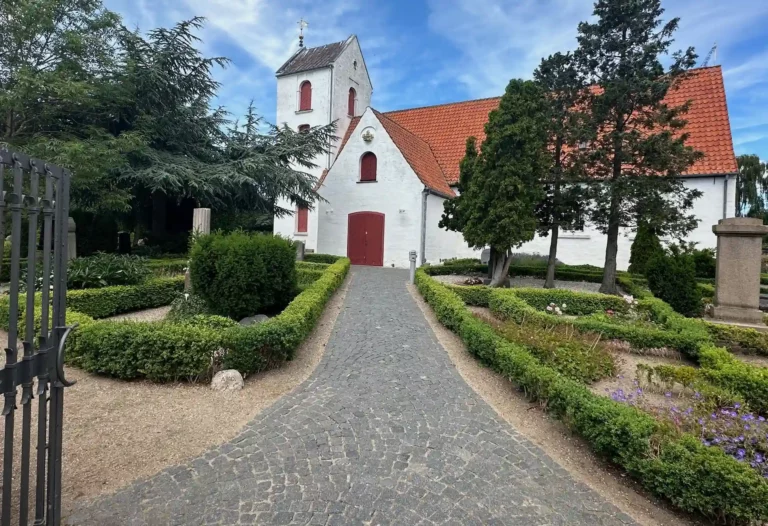 Hvidovre Kirke i Hvidovre ved kirkelig begravelse og bisættelse