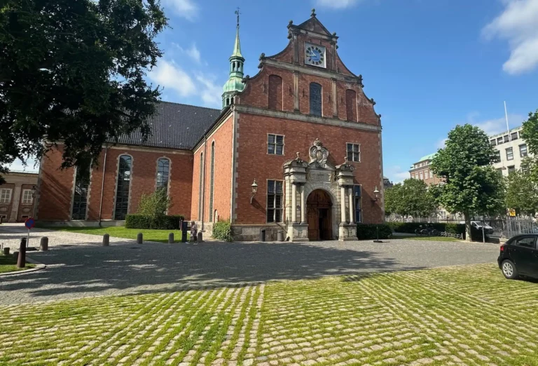 Holmens Kirke i København K som ramme om ceremoni, begravelse eller bisættelse