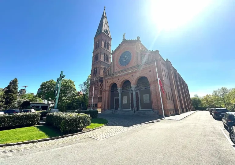 Jesuskirken i Valby til kirkelig begravelse og bisættelse