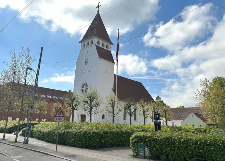 S&oslash;borg Kirke i S&oslash;borg til kirkelig begravelse og bis&aelig;ttelse
