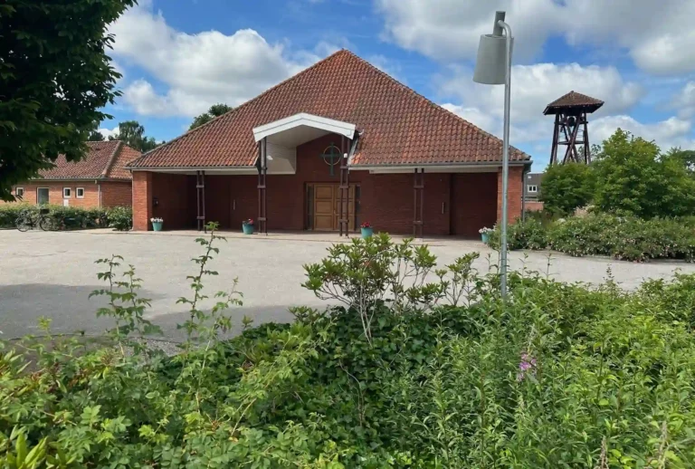 Grøndalslund Kirke i Rødovre som ramme om bisættelse og afsked