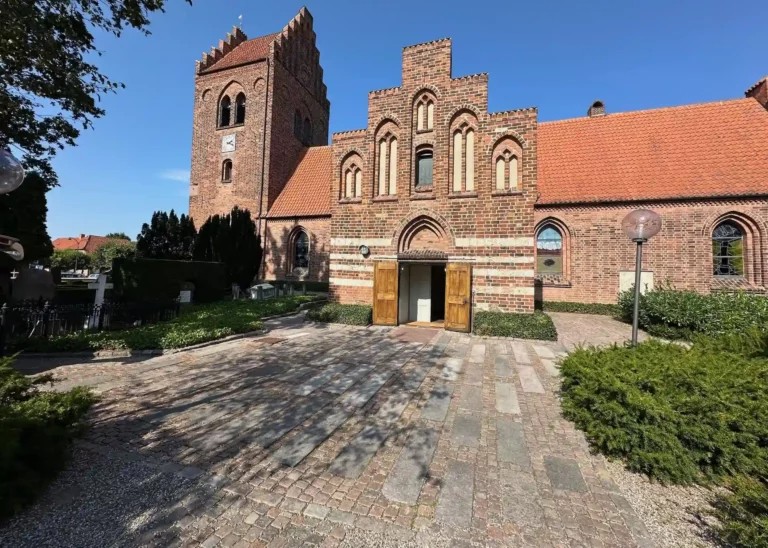 Gentofte Kirke i Gentofte ved kirkelig begravelse eller bisættelse