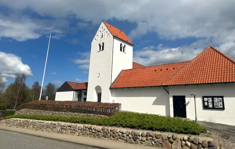 Nærum Kirke i Nærum til kirkelig begravelse eller bisættelse