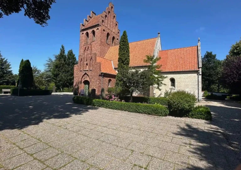 Ishøj Kirke i Ishøj ved kirkelig begravelse og bisættelse