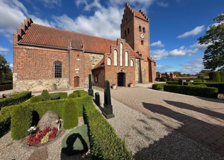Lillerød Kirke i Allerød til begravelse og kirkelig ceremoni