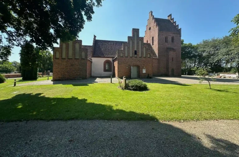 Reerslev Kirke nær Hedehusene til bisættelse og kirkelig afsked