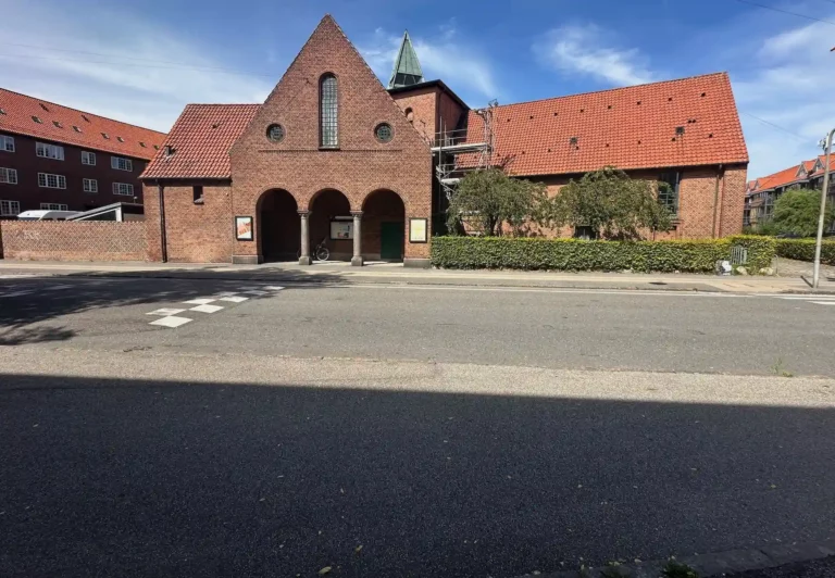 Ansgarkirken i Nordvest som ramme om kirkelig ceremoni