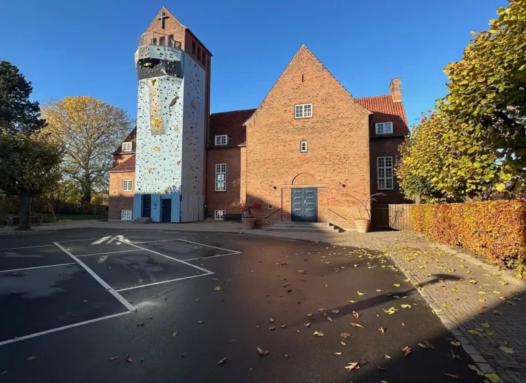 Frederiksholm Kirke i Sydhavn til kirkelig begravelse og bisættelse