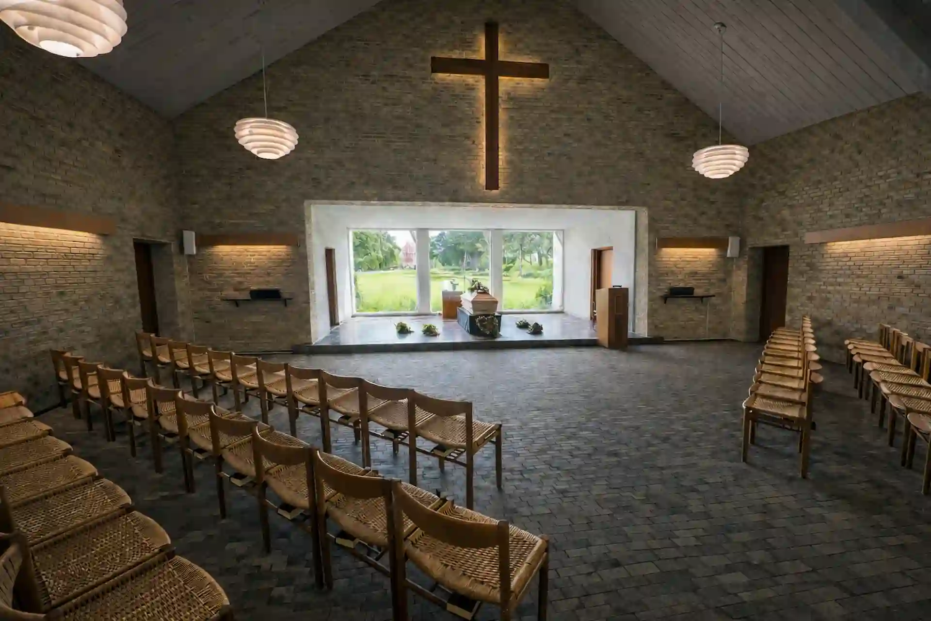 Begravelse i Gladsaxe Kirkegårds Kapel set indefra