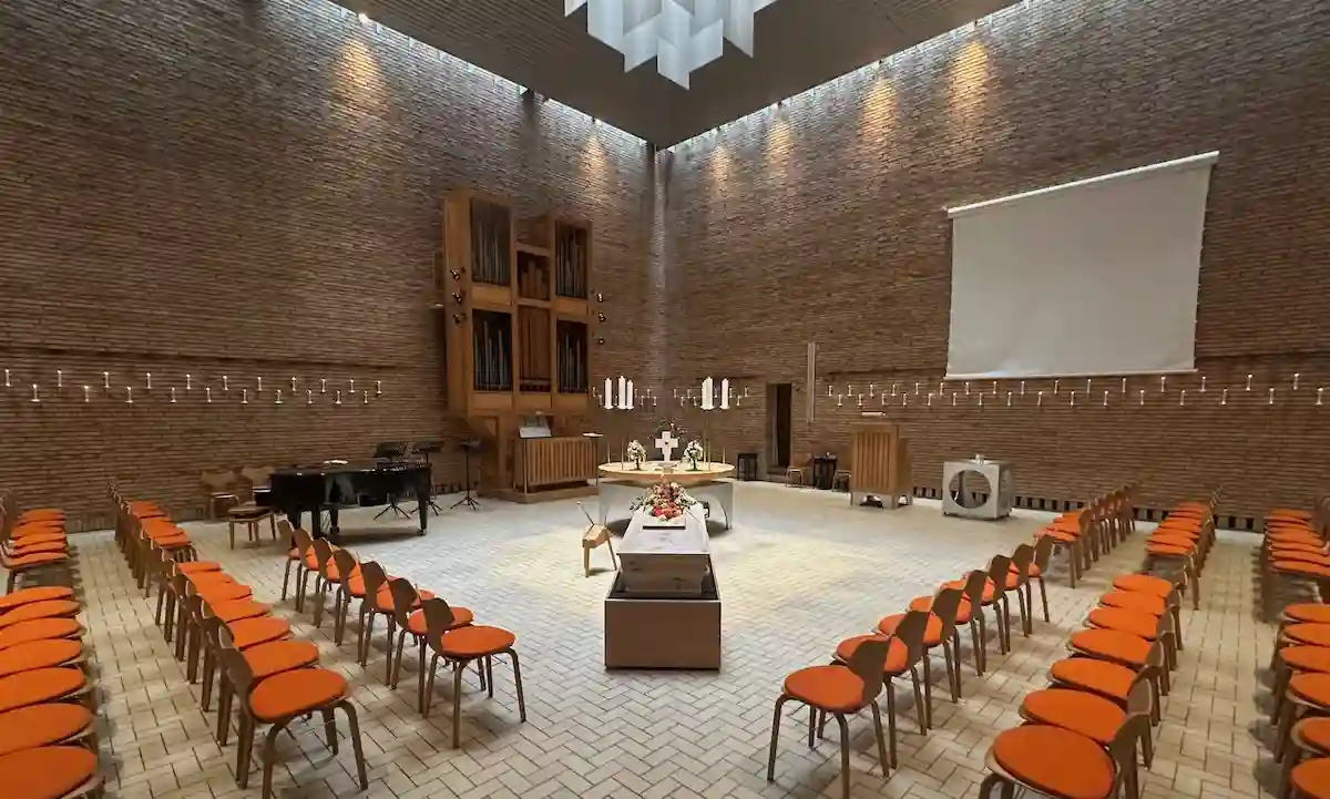Præstebro Kirke set indefra