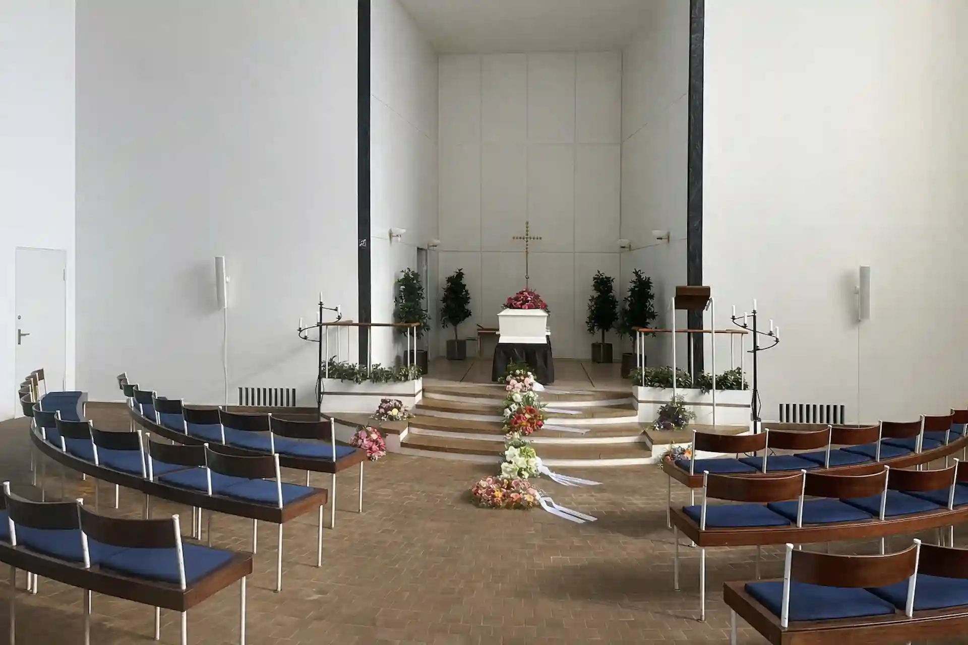 Bisættelse i Mariebjerg Kirkegårds Kapel set indefra