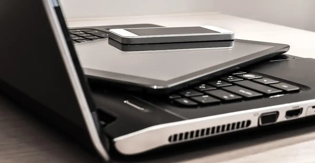 Online bedemand via mobil, tablet og computer