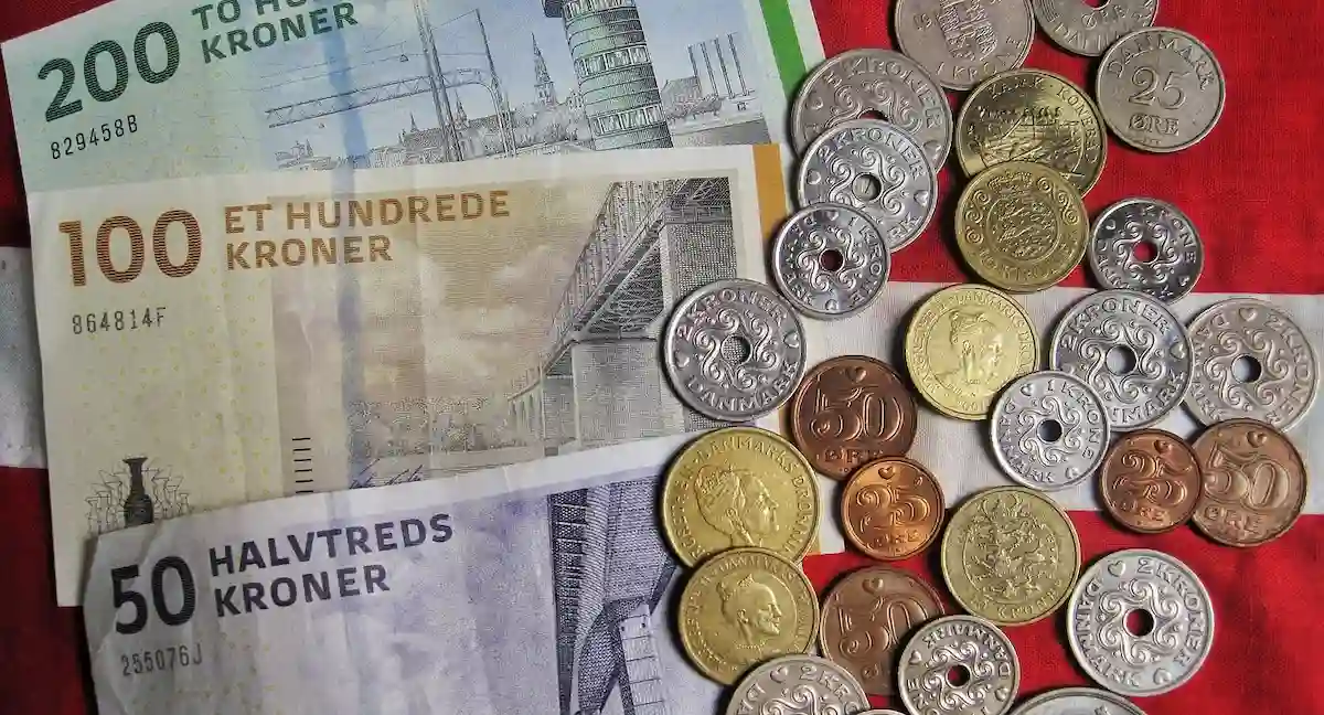 Billig begravelse vist ved penge