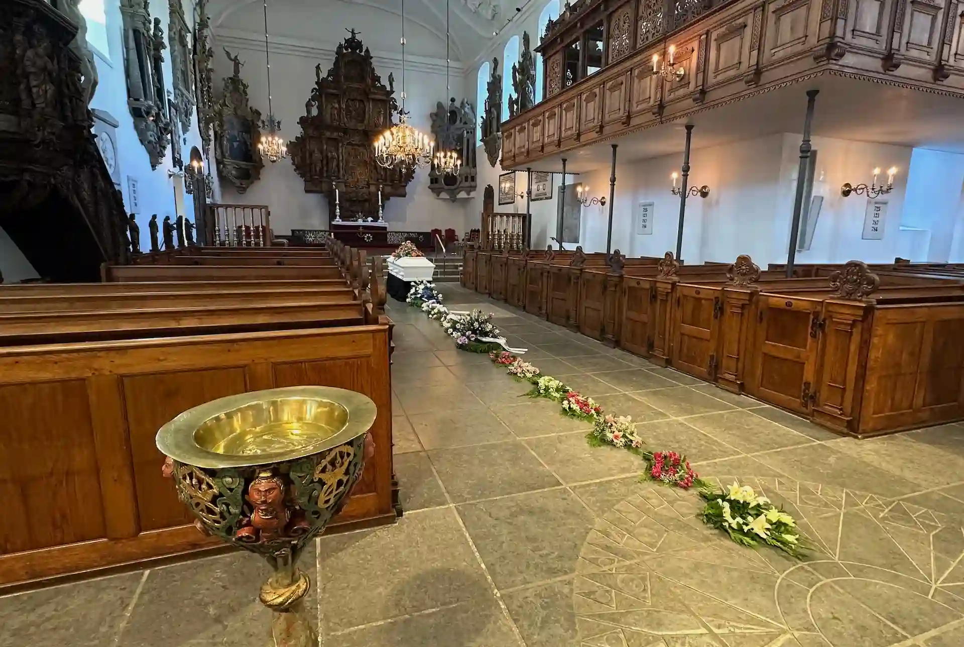 Begravelse inde i Holmens Kirke